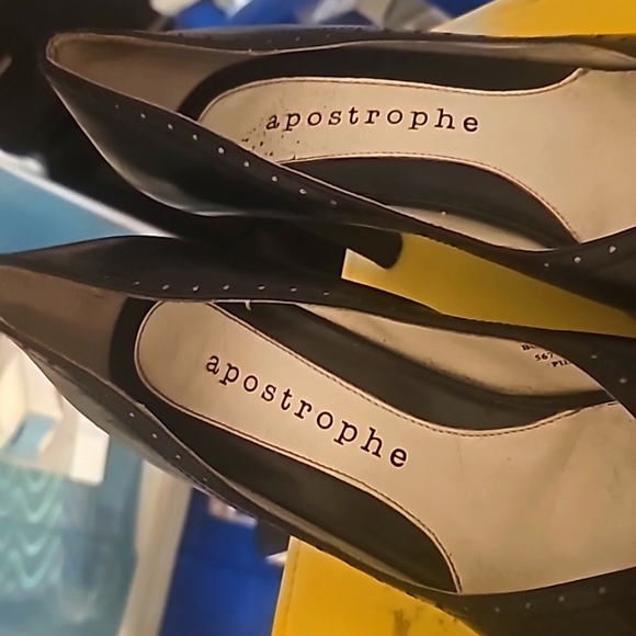 Apostrophe Designer Shoes, Sz 8, Black, Leather, Criss Cross Open Toe, 3.5" Heel - Picture 2 of 10